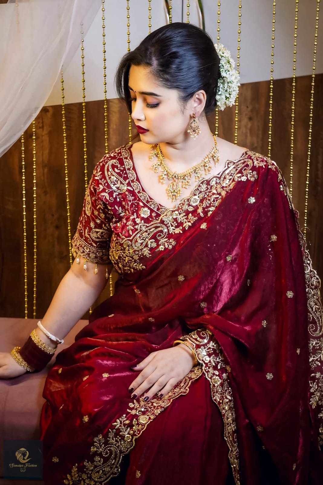 মাধুরী ভেলভেট এনচ্যান্টমেন্ট – প্রিমিয়াম জেমিচু গর্জিয়াস শাড়ি (Code: 101)