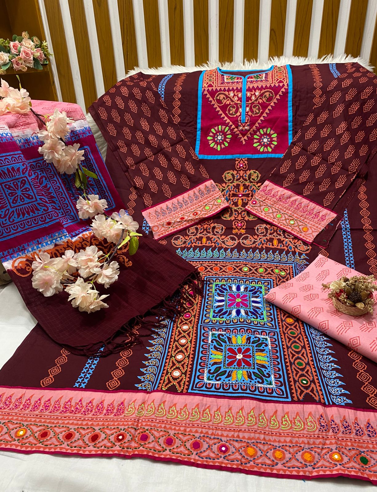 প্রিমিয়াম টাই-ডাই বুটিক্স থ্রি পিস